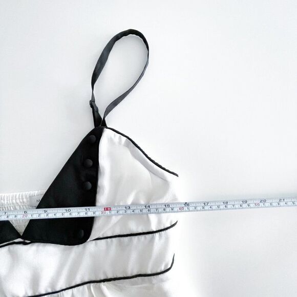 MinkPink // Size Medium // Black and White dress - Picture 7 of 10